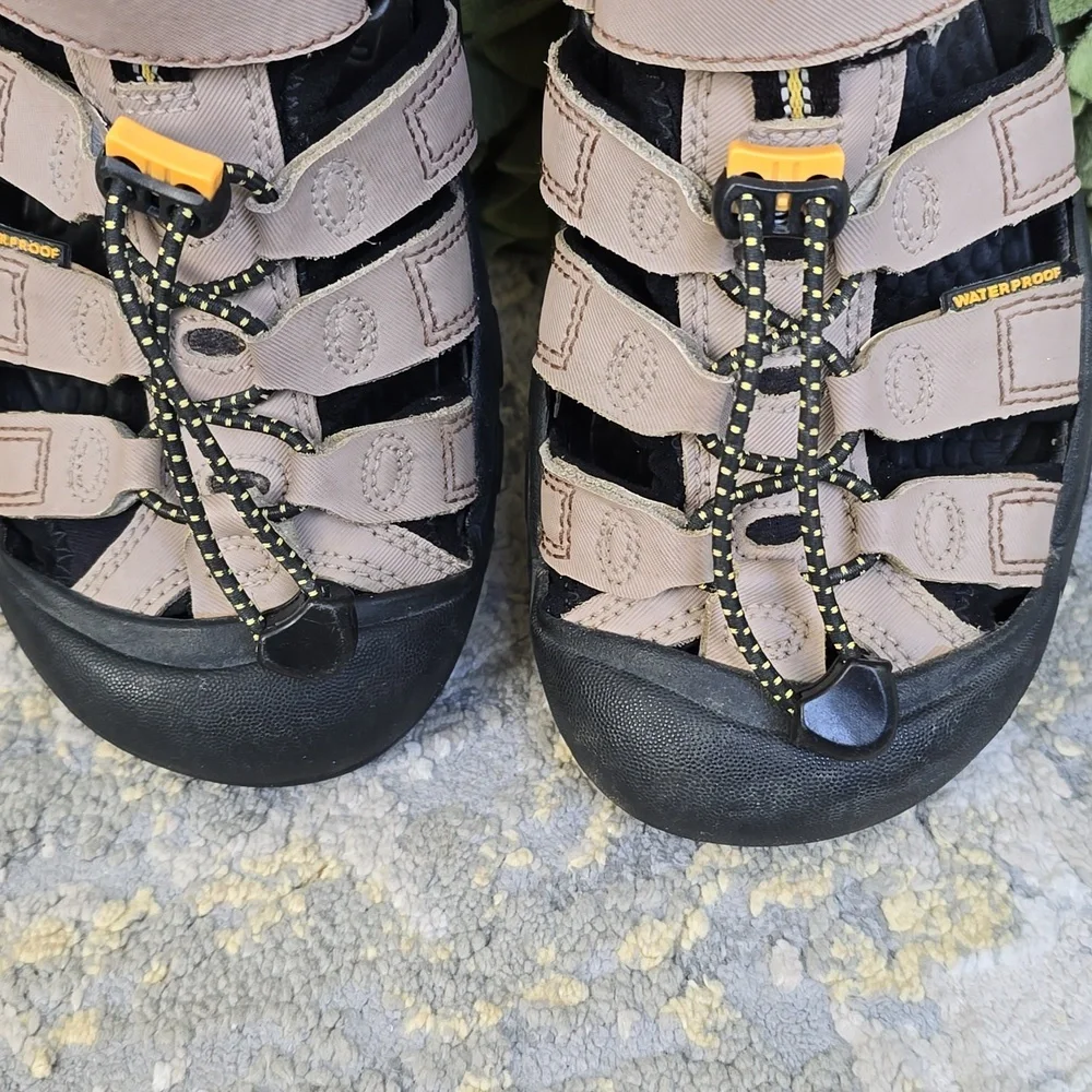 Keen Newport H2 Sandals - YOUTH Size 4 - Picture 3 of 15